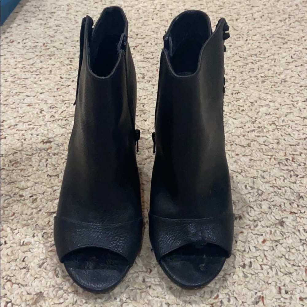 Open toe booties - Picture 2 of 6